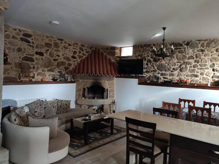 Location de vacances pour 5 personnes, avec vue ainsi que jardin et piscine à Padrón - 2