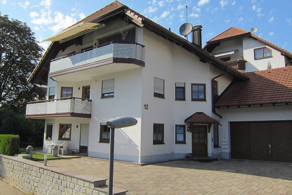 Ganze Wohnung, Moderne großzügige Ferienwohnung in ruhiger Südhanglage. in Kandern, Südschwarzwald