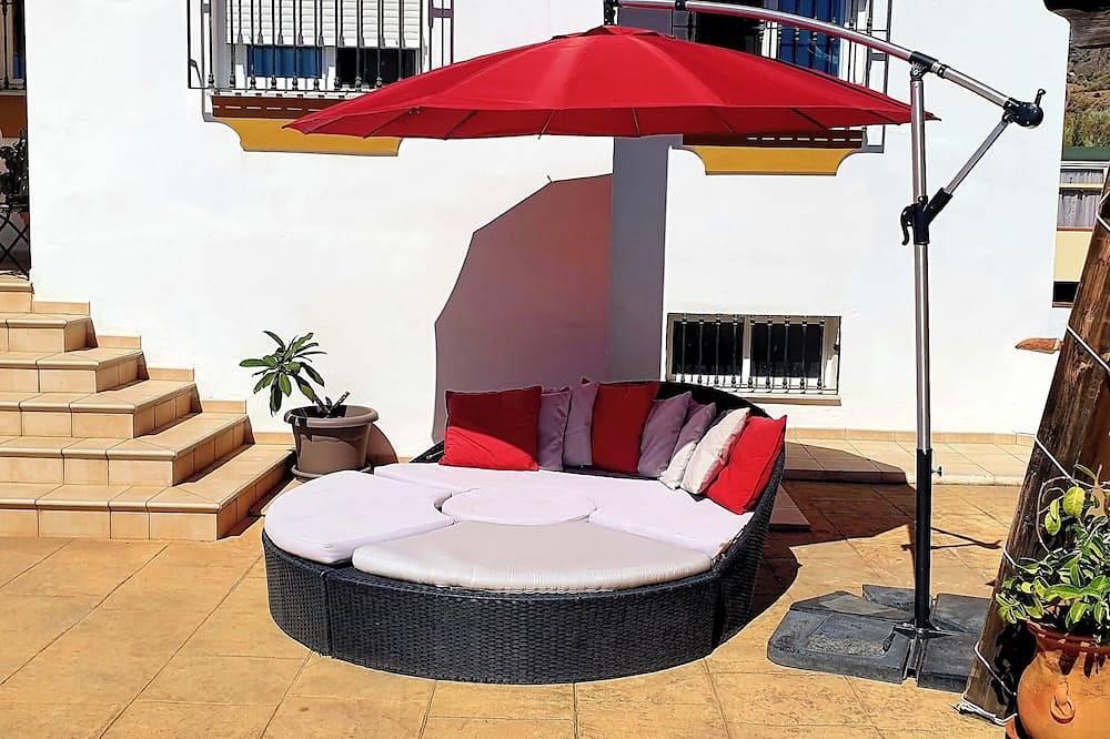 Villa Marylou with swimming pool in Montagnes, Andalusie in Sedella, Málaga Provinz