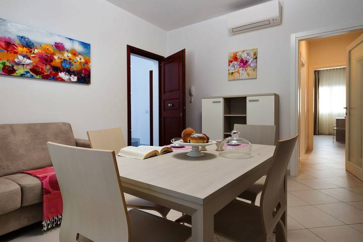 Entire apartment, Central Apartment Gianlu in Modern Design with Wi-Fi & Air Conditioning in Terranoa/Olbia, Olbia
