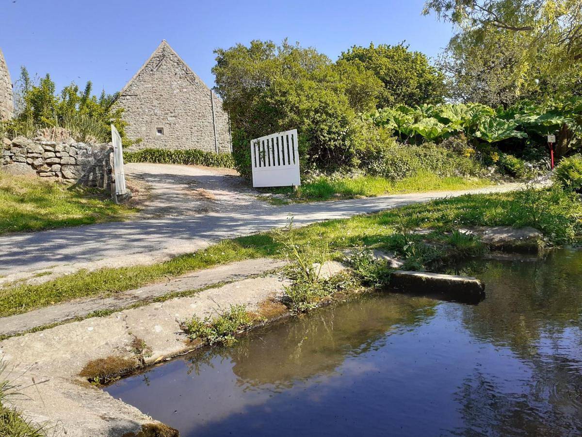 Two-Bedroom House in Maupertus-sur-Mer, Région de Cherbourg