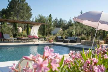 Gîte pour 2 personnes, avec vue et jardin ainsi que terrasse et piscine à Saint-Rémy-de-Provence