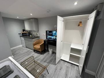 Holiday Letting for 2 People in Luton, Chiltern Hills, Photo 4