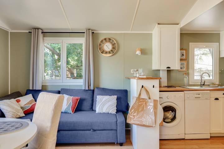 Camping pour 6 personnes, avec Balcon et Jardin ainsi que Bassin pour enfant et Sauna