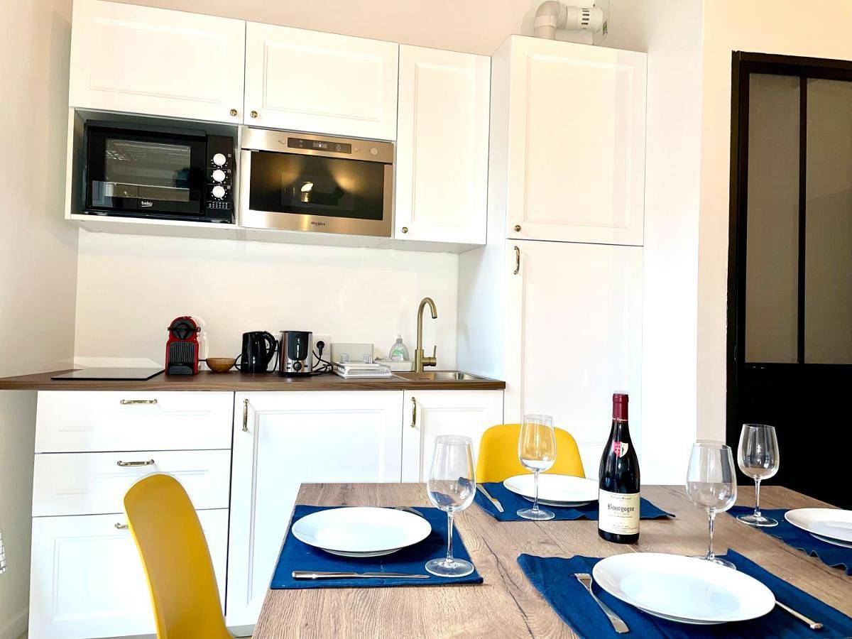 Appartement entier, Studio Apartment in Marly-le-Roi, Yvelines