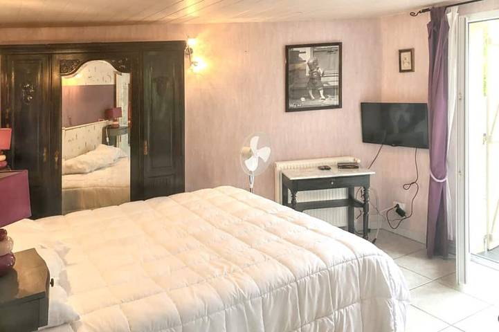 Location de vacances pour 9 personnes, avec jardin ainsi que terrasse et piscine, animaux acceptés à Saint-Géry - 2