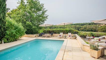 Location de vacances pour 8 personnes, avec jardin ainsi que terrasse et piscine, animaux acceptés à Dégagnac