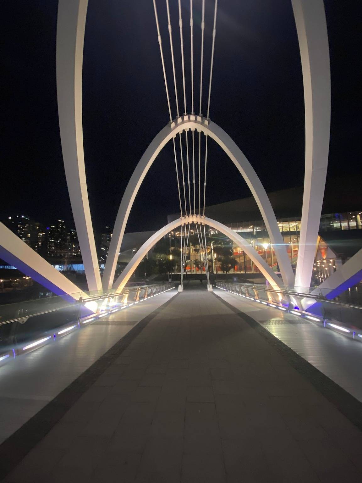 Ganze Wohnung, Luxuriöses Apartment mit Blick auf die Stadt und den Yarra River in Docklands, Melbourne