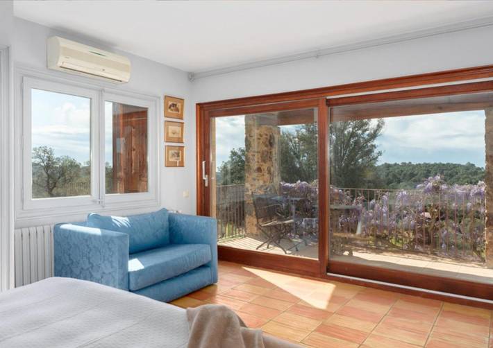 Gîte pour 15 personnes, avec jardin ainsi que piscine et vue à Vall-llobrega - 4