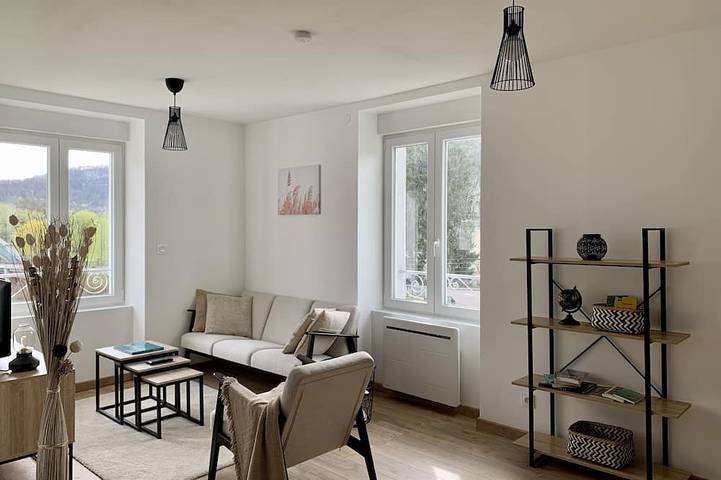 Ferienwohnung für 4 Personen, mit Terrasse und Garten in Doyenné de la Vallée du Doubs