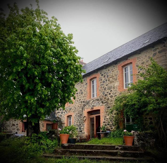 Chambre d’hôte pour 2 personnes, avec Terrasse ainsi que Jardin et Vue à Saint-Urcize