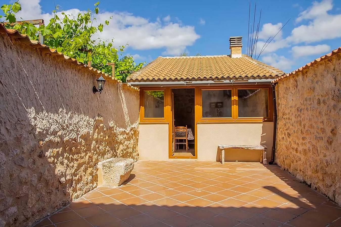 Casa Rural 'La Marcela' con Vista a la Montaña, Terraza Privada y Wi-Fi in Peñalba de San Esteban, San Esteban de Gormaz