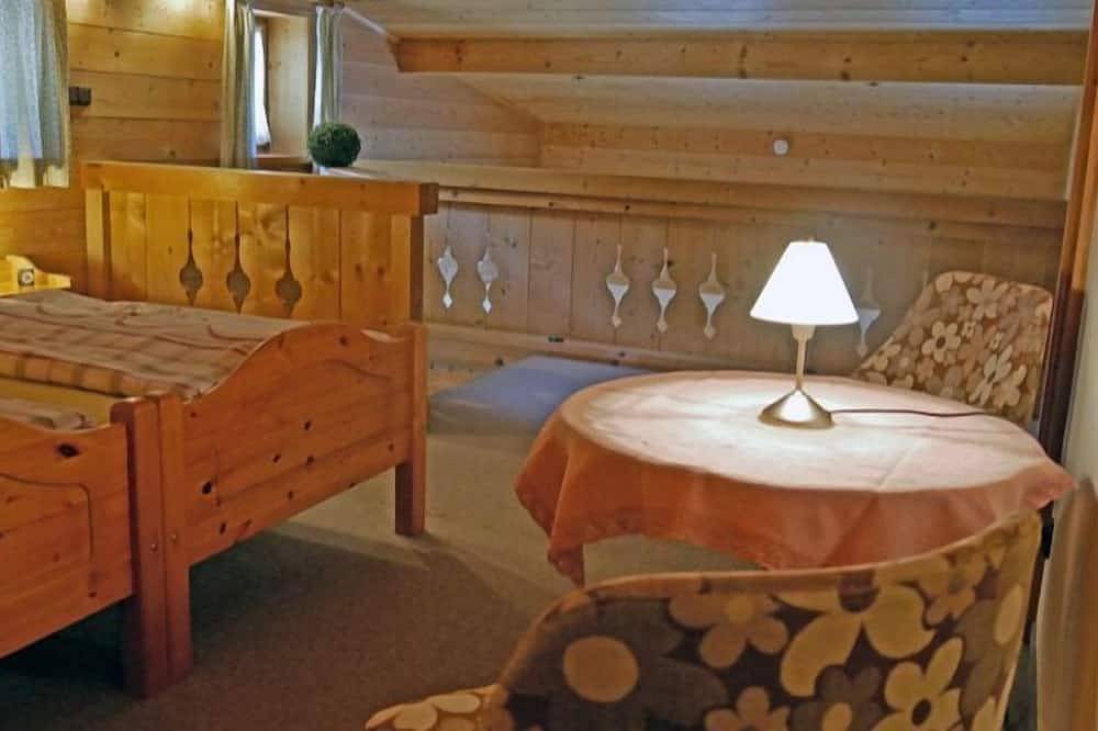 Ganze Wohnung, Ferienwohnung 1, bis 5 Personen, 65 qm, 2 separate Schlafzimmer in Schleching, Bayerische Alpen