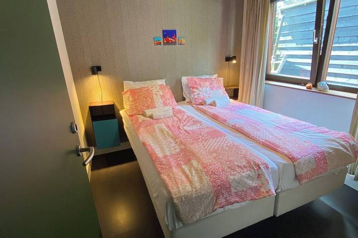 Ganze Wohnung, Zentral gelegen und ruhige Wohnung im Hausboot, Amsterdam pur sang in Amsterdam-Nord, Holländische Küste