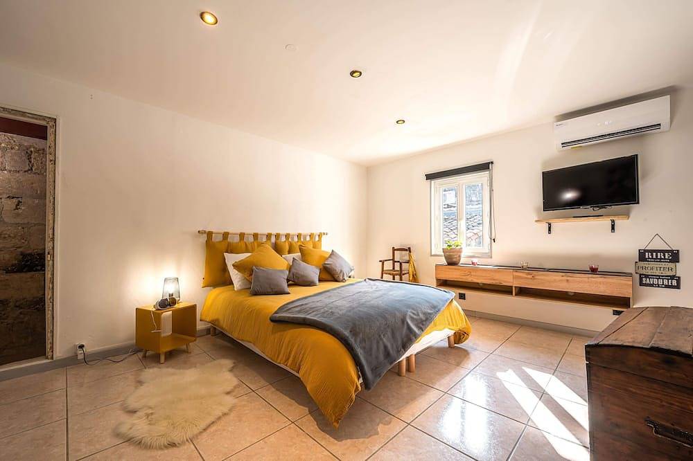 Pleasant, centrally-located house in Fourques, Region de Nimes