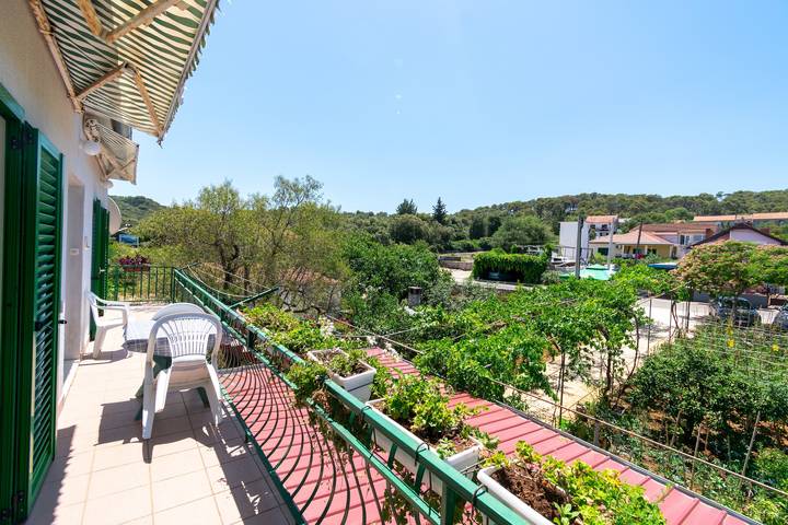 Ferienwohnung für 7 Personen, mit Balkon/Terrasse in Tkon