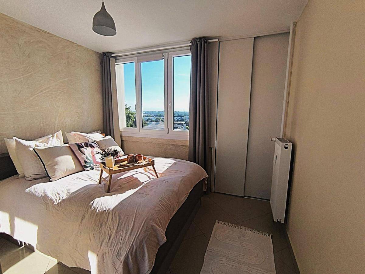 Appartement entier, Two-Bedroom Apartment in Mons-en-Barœul, Région de Lille