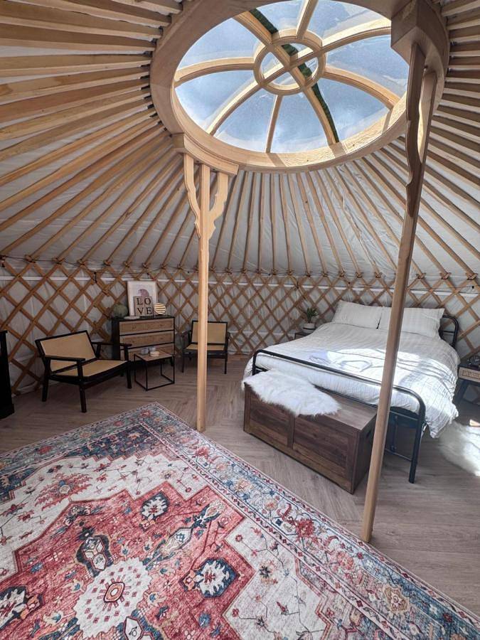 Glamping for 2 people, with view and terrace as well as garden in Colchester