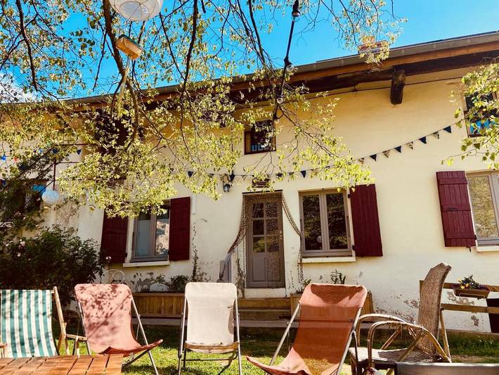 Location de vacances pour 13 personnes, avec jardin et vue, animaux acceptés à Montagny-sur-Grosne