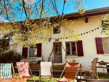 Gîte pour 13 personnes, avec jardin et vue, animaux acceptés à Montagny-sur-Grosne