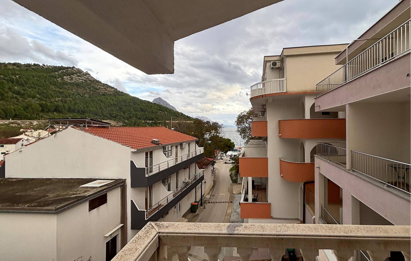 Ganze Ferienwohnung, Apartment mit Meerblick, Terrasse, WLAN, Klimaanlage und Parkplatz in Drvenik, Makarska Riviera
