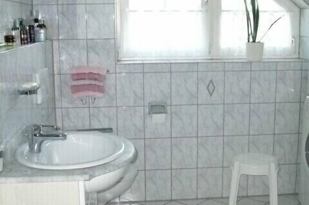 Ganze Wohnung, Romantisch Wohnen im Landhausstil - Raum Essen/Düsseldorf/Wuppertal/Hattingen in Langenberg (Velbert), Velbert