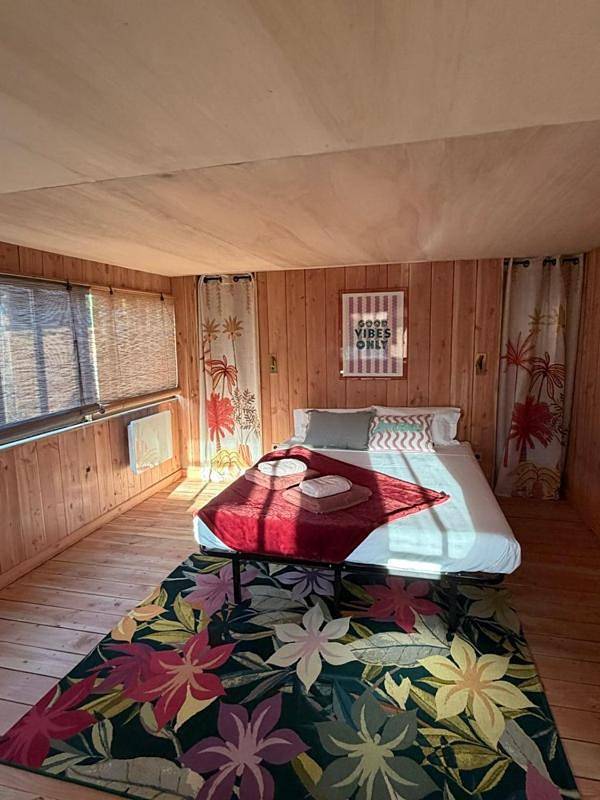 Camping pour 2 personnes, avec Terrasse ainsi que Jardin et Piscine à Arès - 2