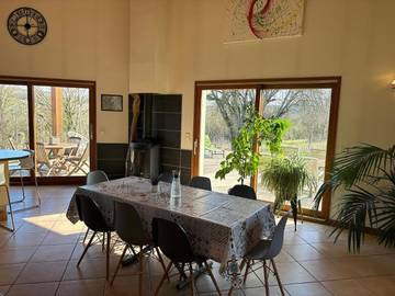 Gîte pour 8 personnes, avec vue et terrasse dans Minzier