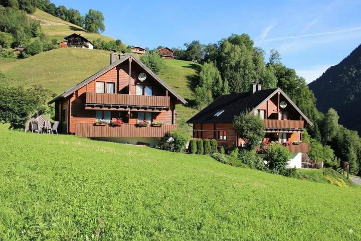 Chalet voor 5 personen, with sauna and uitzicht as well as balkon in Montafon