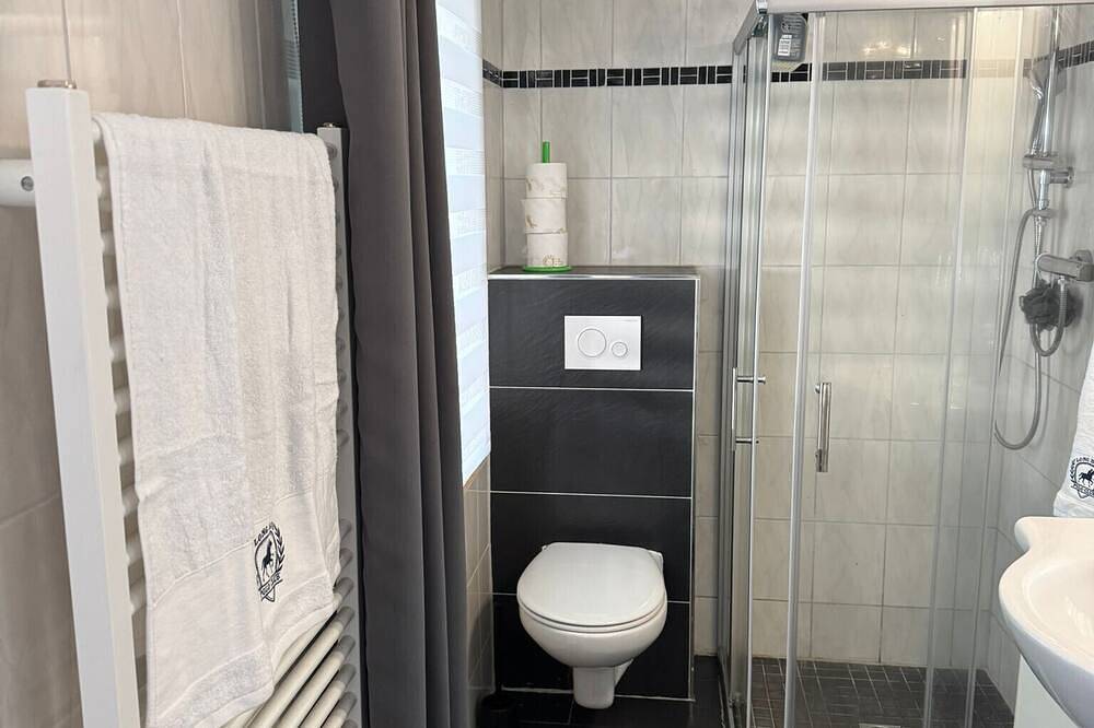 Entire apartment, Apartment 'Ferienwohnung Rothentor1' with Private Terrace and Wi-Fi in Dorf Mecklenburg, North-West Mecklenburg (Wismar region)