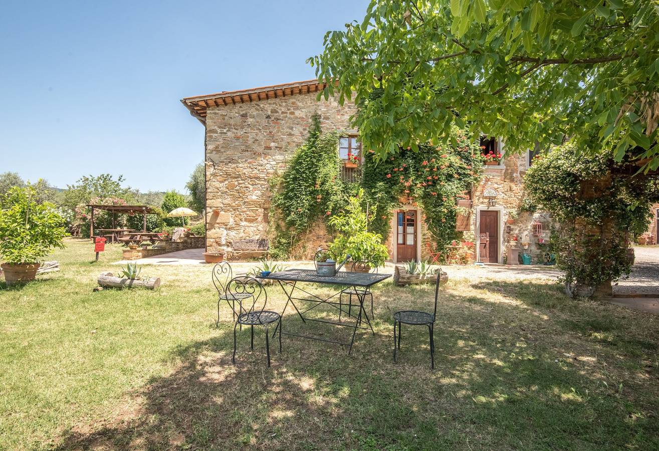 Appartamento per vacanze 'Trilocale Elisa' con piscina, giardino e Wi-Fi in Castiglion Fibocchi, Valdarno