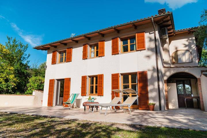 Casa vacanza per 8 persone, con Idromassaggio e Terrazza nonché Giardino e Piscina a Montemerano