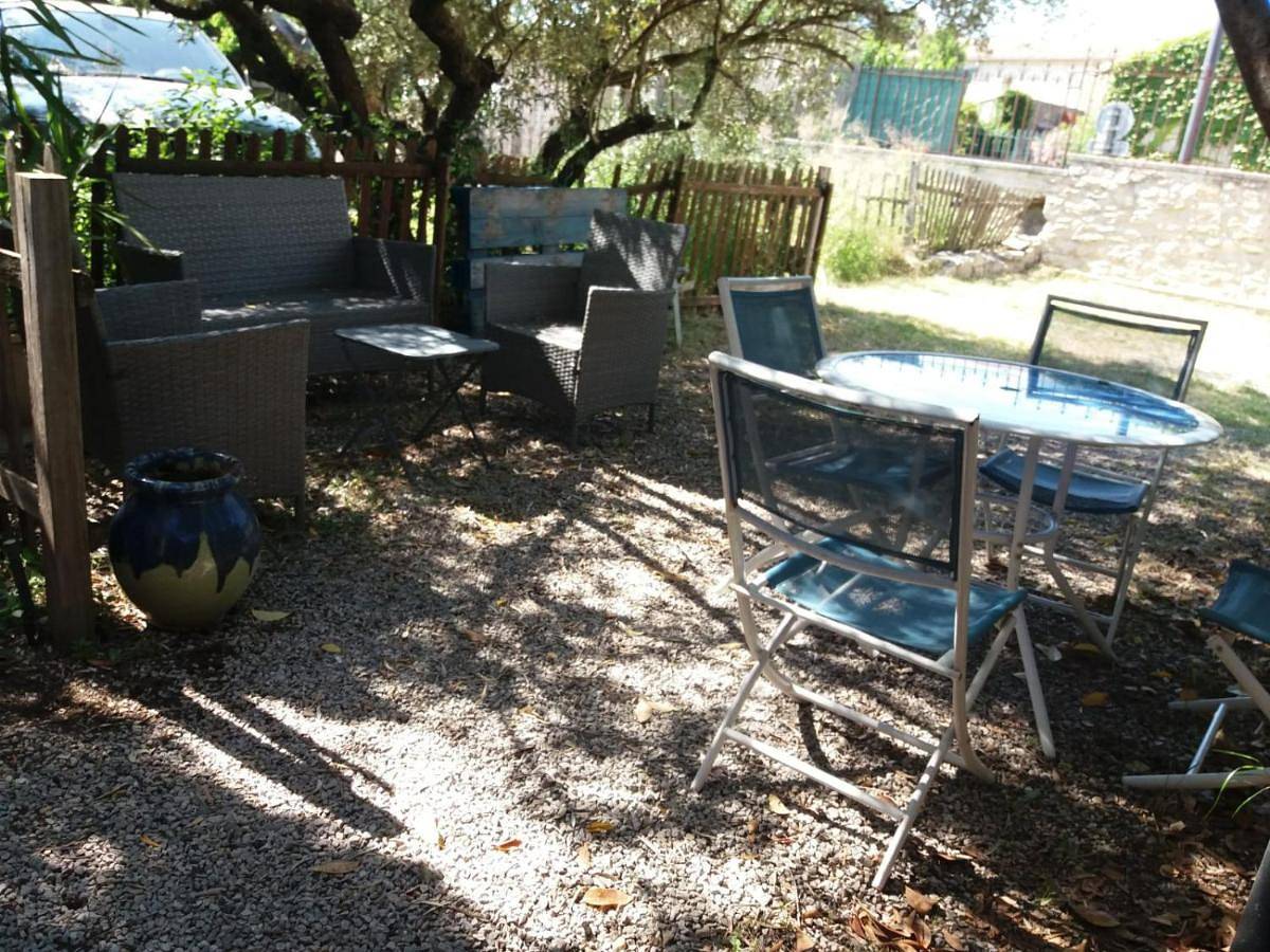 Appartement entier, Two-Bedroom Apartment in Vergèze, Côte méditerranéenne (France)