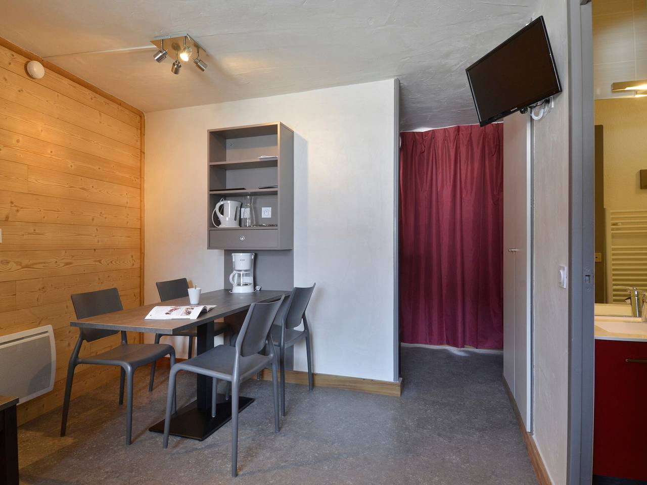 Estudio entero, Estudio renovado en el corazón de la estación con piscina, mascotas permitidas in La Plagne, La Plagne-Tarentaise