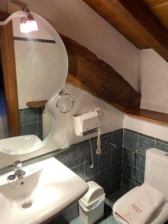 Gîte pour 14 personnes, avec balcon et vue, adapté aux familles à Erro - 3