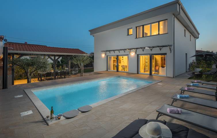 Ferienhaus für 10 Personen, mit Terrasse und Whirlpool sowie Sauna in Tar-Vabriga - 3