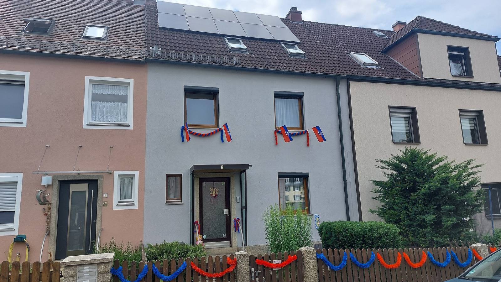 Wohnambiente - Economy-Apartment Souterrain (22qm) mit Küche, Smart-Tv und Regendusche in Selb, Landkreis Wunsiedel im Fichtelgebirge
