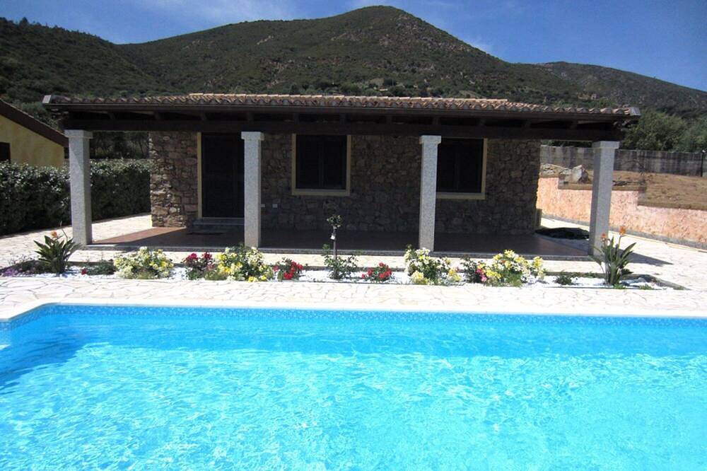 Vrijstaande villa in het prachtige en intieme dorp, de jachthaven van Tertenia in Tertenia, Provincie Ogliastra