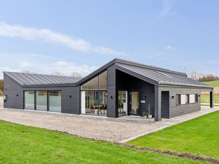 Ferienhaus für 22 Personen, mit Whirlpool und Terrasse sowie Pool und Sauna in Bønnerup Strand