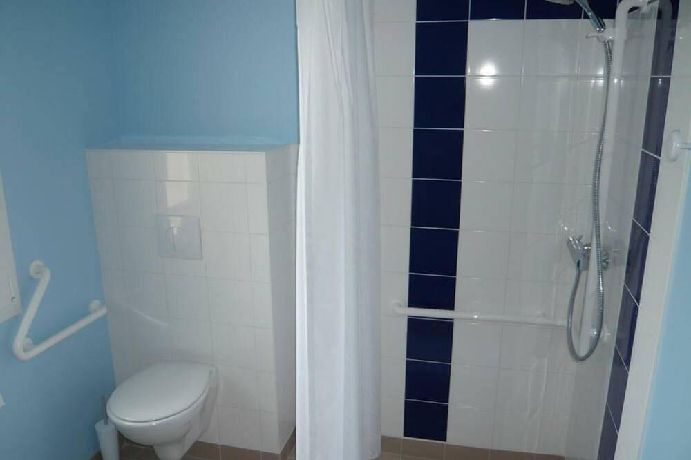 Cozy Surfside Cottage - Beach 600m, Terrace, Wi-Fi, Pet Friendly, Parking in Siouville-Hague, Côte de la Déroute