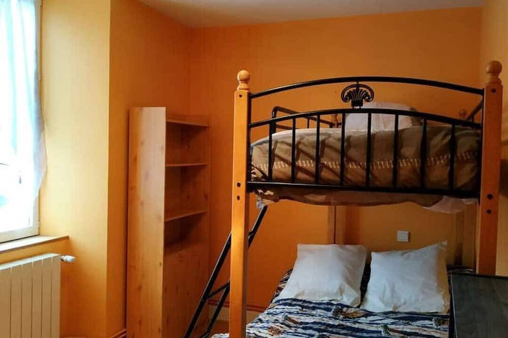 Maison Bigourdane sur 3 niveaux proche Lourdes in Poueyferré, Hautes-Pyrénées