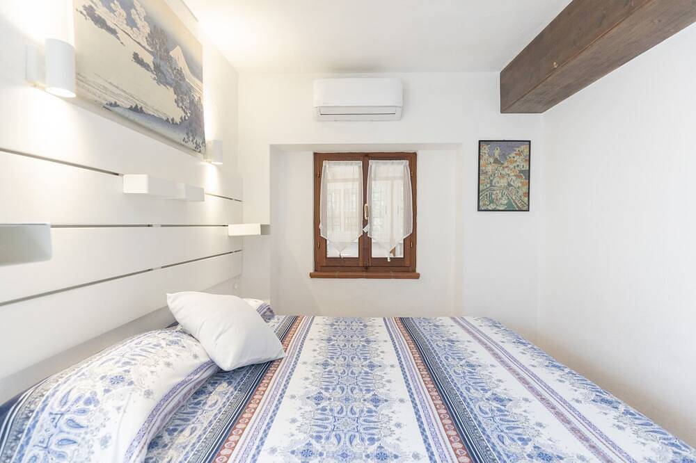 Appartamento intero, Questa graziosa casa, con ingresso indipendente ed un comodo spazio esterno attrezzato, è situata a in Biodola, Parco Nazionale Arcipelago Toscano