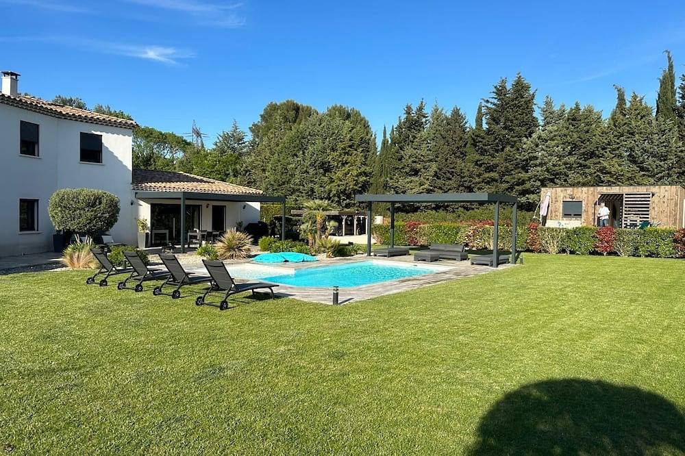 Villa Gioia and its independant chalet, swimming pool, spa on 2000m2 landscaped garden in Bouc-Bel-Air, Region de Aix-en-Provence