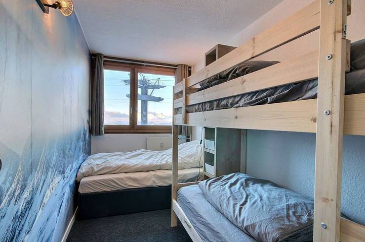 Entire apartment, 3-room apartment on ski runs with large terrace and Wi-Fi in Plagne Centre, La Plagne-Tarentaise