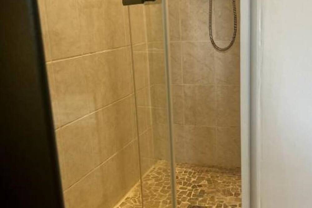 Demeure de l'Estuaire : Twin Room with Private Bathroom in Plassac, Blaye region