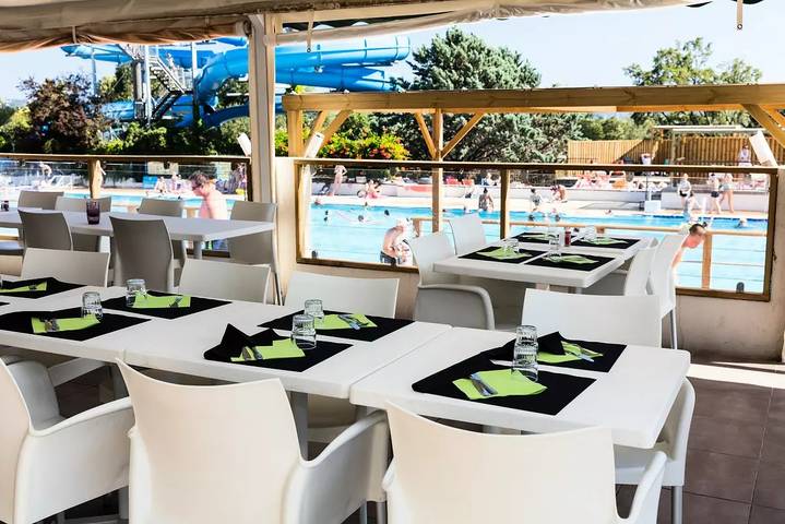 Camping pour 6 personnes, avec terrasse et piscine à Grimaud - 4