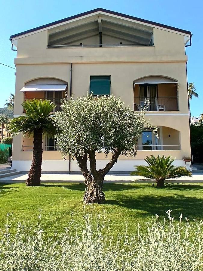 B&b per 2 persone, con giardino e terrazza a Comune di Pietra Ligure