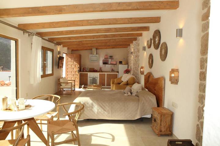 Gîte pour 3 personnes, avec piscine et vue sur le lac ainsi que terrasse et vue dans Tolosa (Alcala del Jucar) - 2