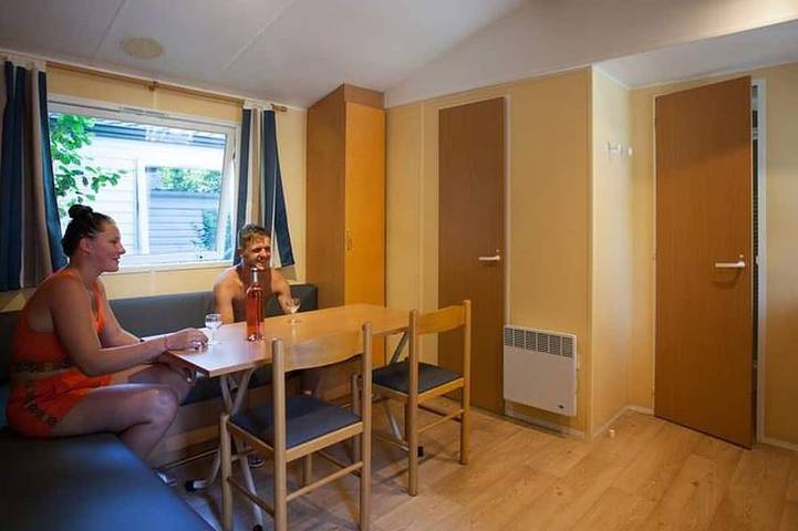 Mobil home pour 4 personnes à Monplaisant