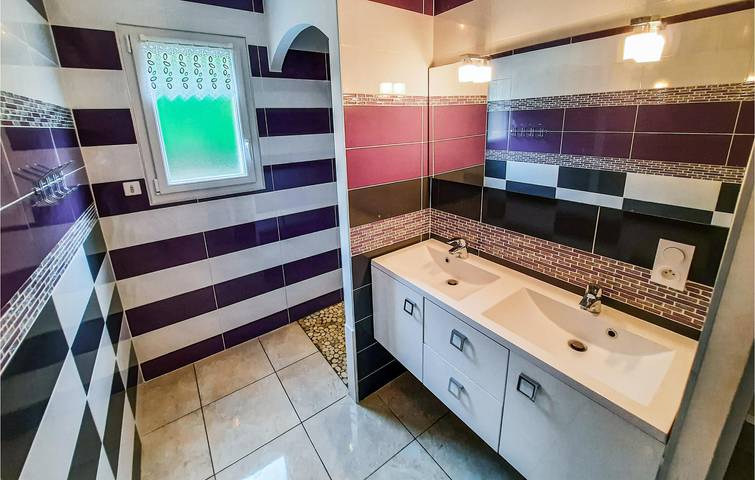 Apartamento junto a la playa: Cama de bebé, aparcamiento y TV in Saint-Michel-Chef-Chef, Côte de Jade